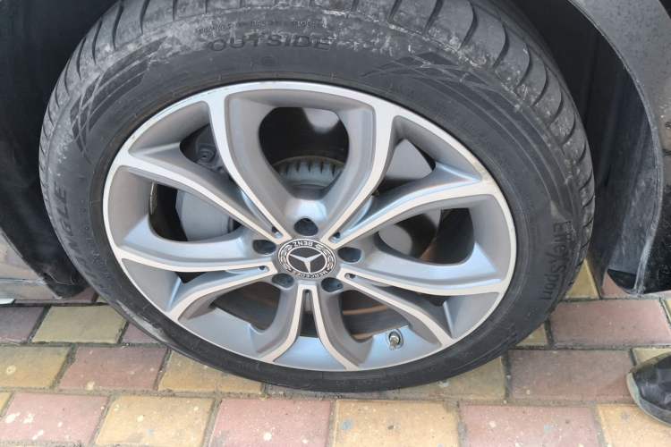 Used Mercedes-Benz E-Class 2019 E 300 L Stylish Model Right Front Wheel Hub