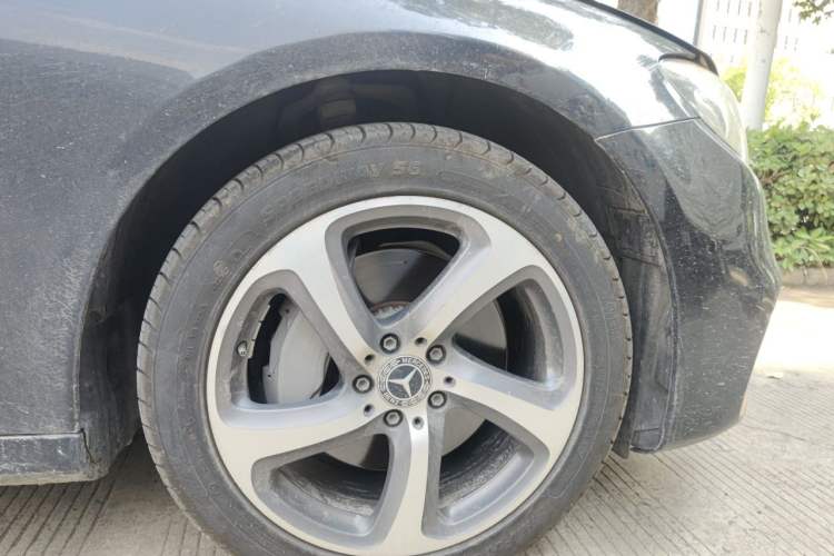 Used Mercedes-Benz E-Class 2019 E 300 L Sporty and Stylish Model Right Front Wheel Hub