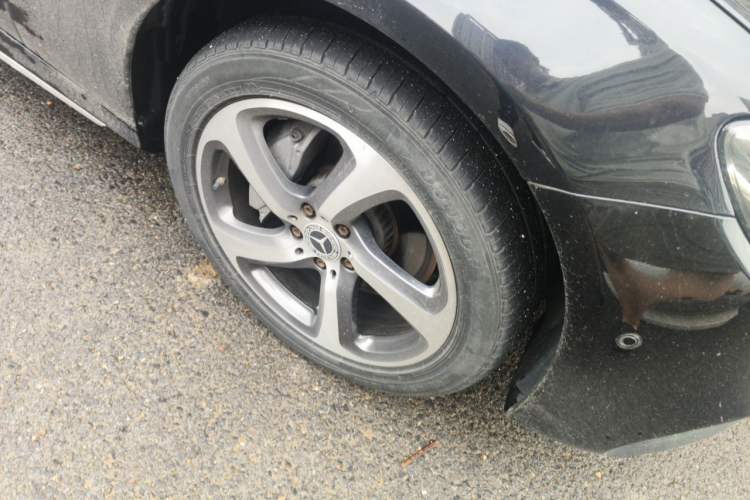 Used Mercedes-Benz E-Class 2019 Restyled E 300 L Sporty and Stylish Edition Right Front Wheel Hub