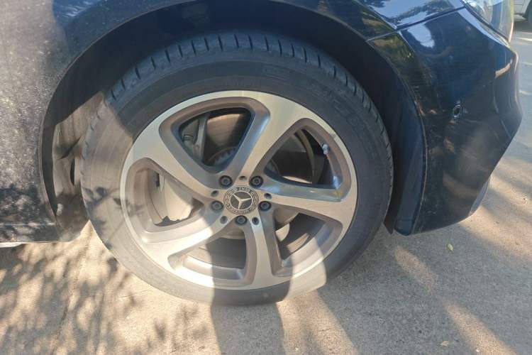 Used Mercedes-Benz E-Class 2019 Restyled E 300 L Sporty and Stylish Edition Right Front Wheel Hub