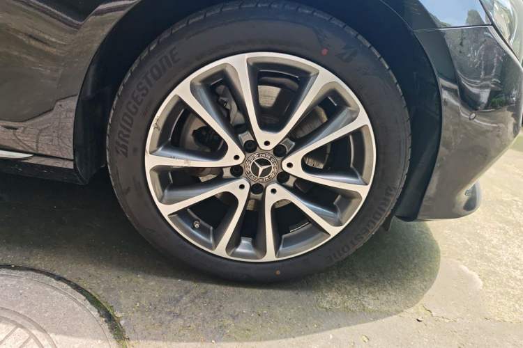 Used Mercedes-Benz E-Class 2019 E 260 L Right Front Wheel Hub