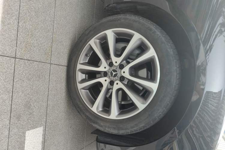 Used Mercedes-Benz E-Class 2019 E 260 L Right Front Wheel Hub