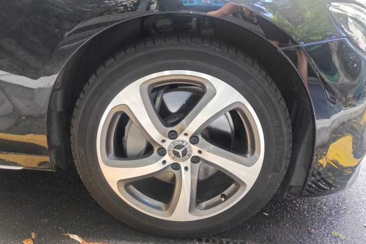 Used Mercedes-Benz E-Class 2019 E 300 L Sport Luxury Edition Right Front Wheel Hub