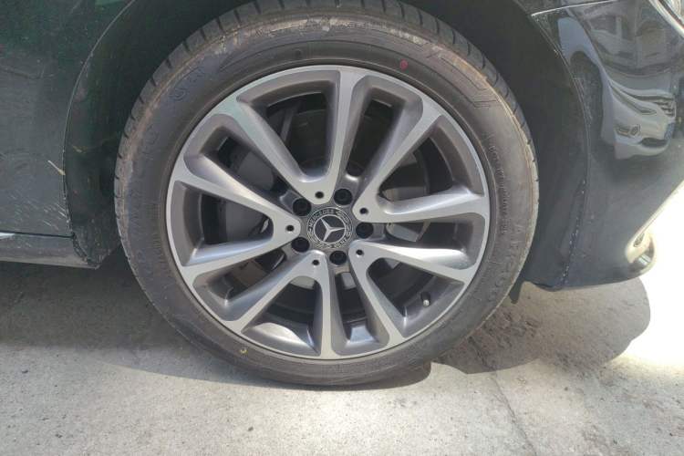 Used Mercedes-Benz E-Class 2019 E 300 L Luxury Model Right Front Wheel Hub