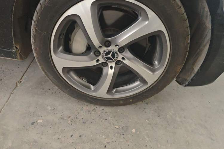 Used Mercedes-Benz E-Class 2019 E 300 L Sport Luxury Edition Right Front Wheel Hub