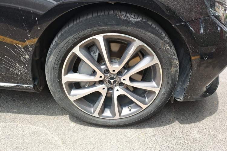 Used Mercedes-Benz E-Class 2019 Restyled E 300 L Luxury Edition Right Front Wheel Hub