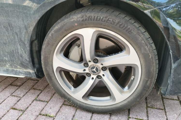 Used Mercedes-Benz E-Class 2019 E 300 L Sport Luxury Edition Right Front Wheel Hub