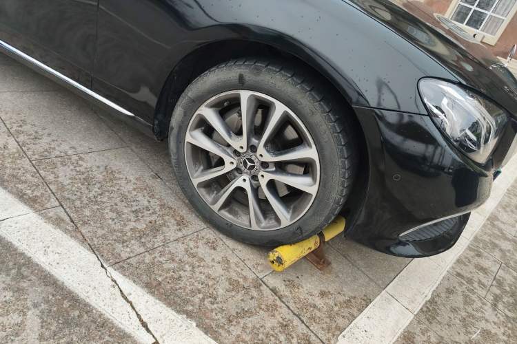 Used Mercedes-Benz E-Class 2019 Restyled E 300 L Luxury Edition Right Front Wheel Hub