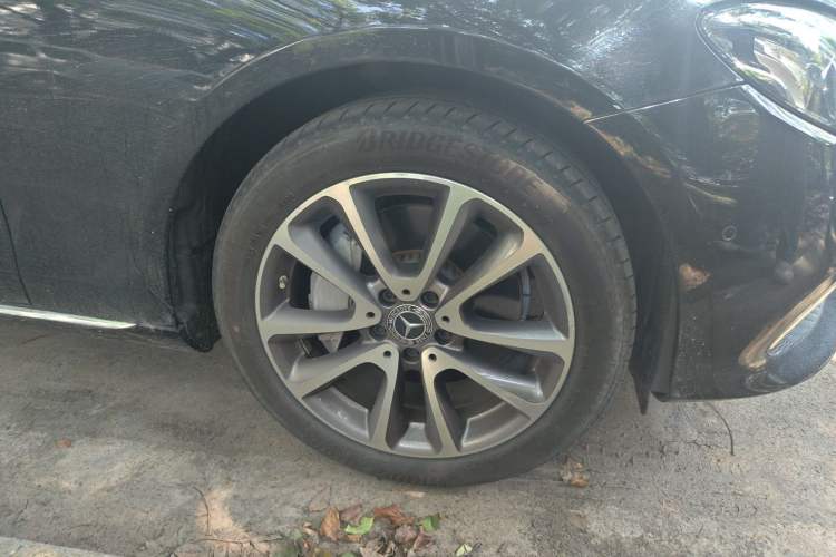 Used Mercedes-Benz E-Class 2019 Facelifted E 300 L Stylish Version Right Front Wheel Hub