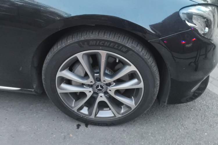 Used Mercedes-Benz E-Class 2019 Restyled E 300 L Luxury Edition Right Front Wheel Hub