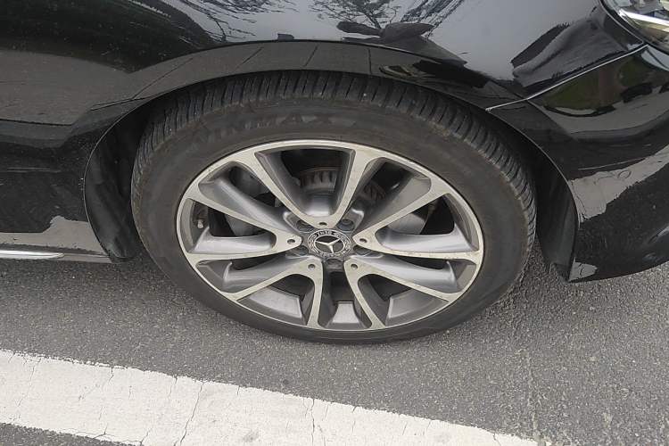 Used Mercedes-Benz E-Class 2019 E 200 L Right Front Wheel Hub