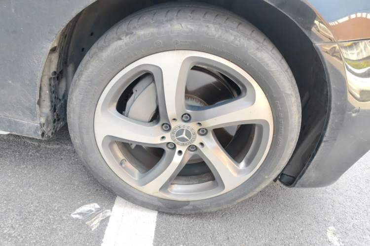 Used Mercedes-Benz E-Class 2019 Restyled E 300 L Sporty and Stylish Edition Right Front Wheel Hub