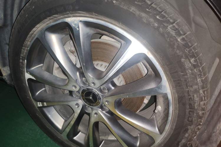 Used Mercedes-Benz E-Class 2019 E 260 L Right Front Wheel Hub