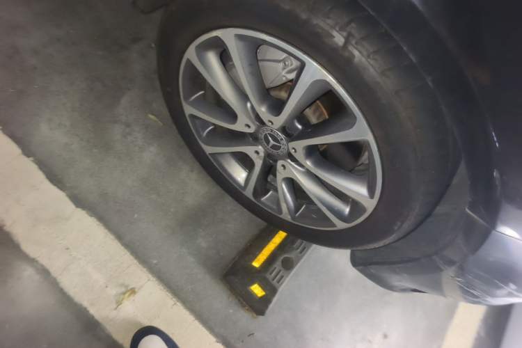 Used Mercedes-Benz E-Class 2019 E 300 L Stylish Model Right Front Wheel Hub