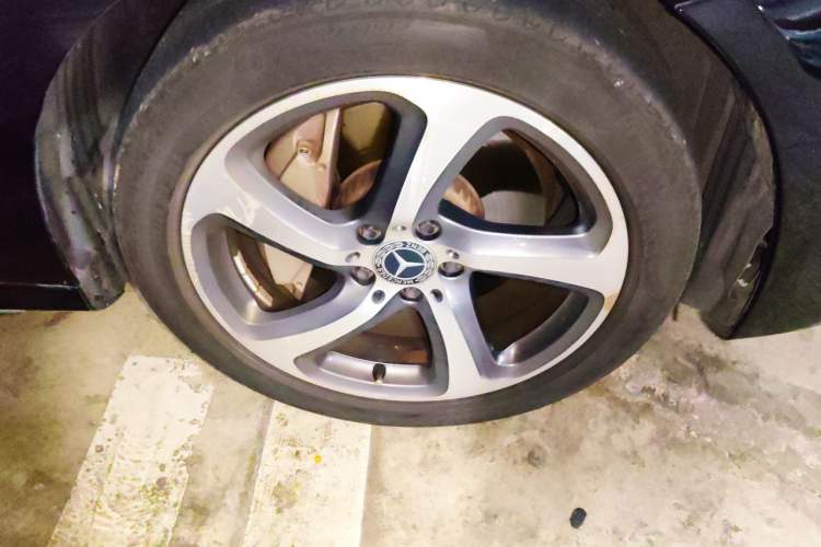 Used Mercedes-Benz E-Class 2019 E 300 L Sporty and Stylish Model Right Front Wheel Hub