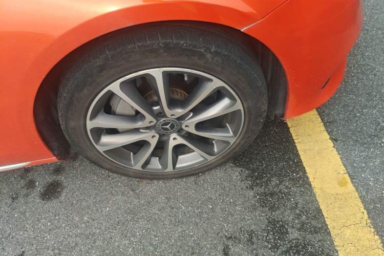 Used Mercedes-Benz E-Class 2019 Restyled E 300 L Luxury Edition Right Front Wheel Hub