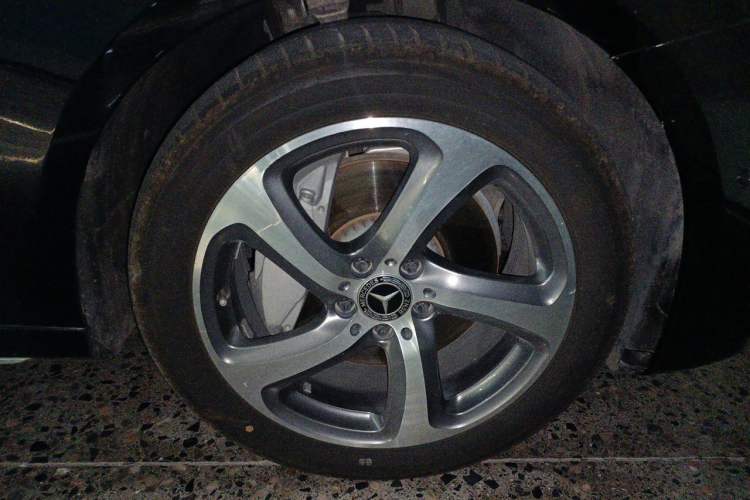 Used Mercedes-Benz E-Class 2019 E 300 L Sport Luxury Edition Right Front Wheel Hub