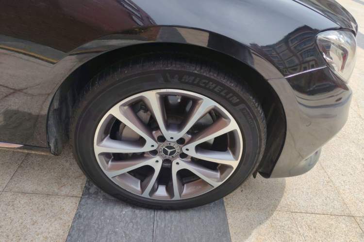 Used Mercedes-Benz E-Class 2019 Facelifted E 300 L Stylish Version Right Front Wheel Hub