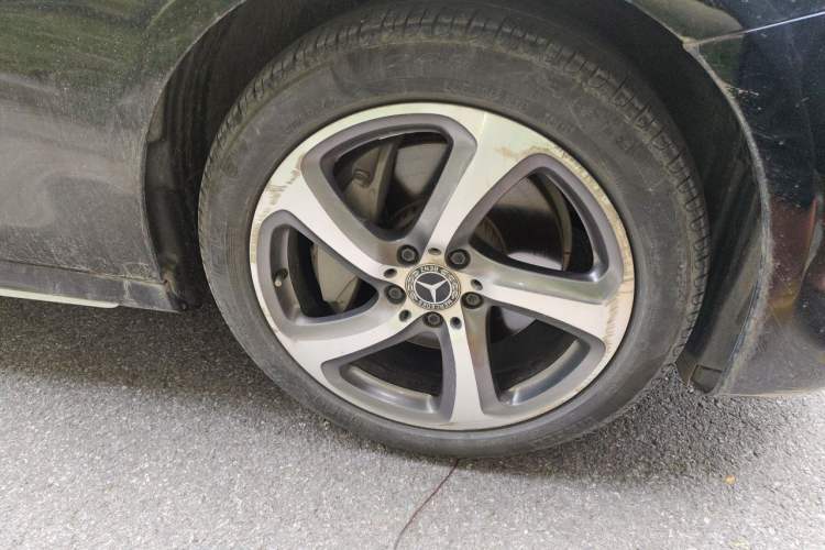 Used Mercedes-Benz E-Class 2019 E 300 L Sport Luxury Edition Right Front Wheel Hub