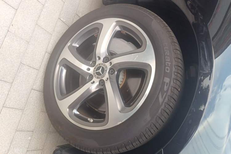 Used Mercedes-Benz E-Class 2019 Restyled E 300 L Sporty and Stylish Edition Right Front Wheel Hub