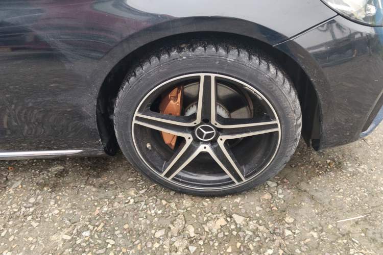 Used Mercedes-Benz E-Class 2019 Facelifted E 300 L Stylish Version Right Front Wheel Hub