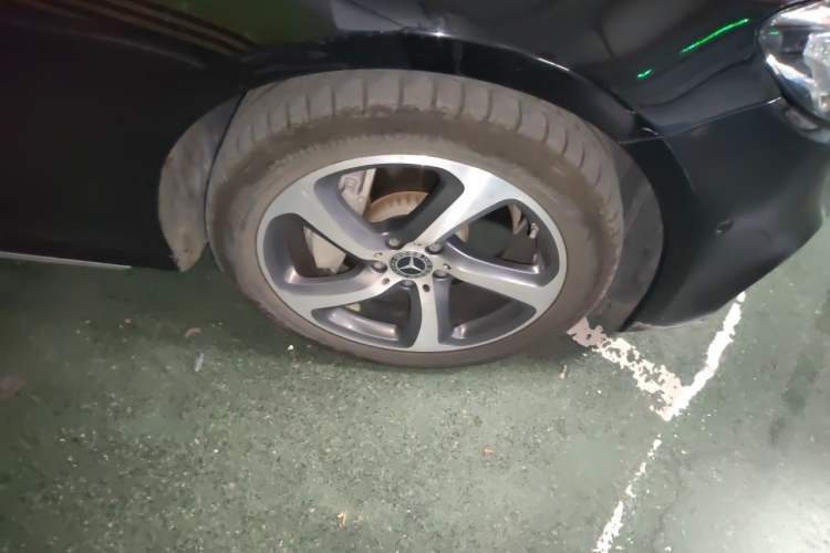 Used Mercedes-Benz E-Class 2019 Restyled E 300 L Sporty and Stylish Edition Right Front Wheel Hub