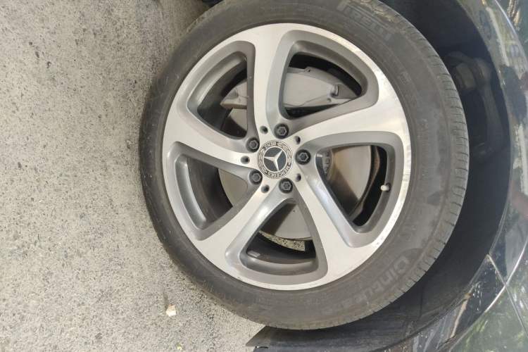 Used Mercedes-Benz E-Class 2019 E 300 L Sporty and Stylish Model Right Front Wheel Hub