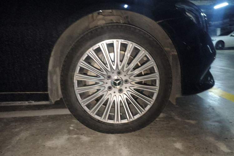 Used Mercedes-Benz E-Class 2019 Restyled E 300 L Sport Luxury Edition Right Front Wheel Hub