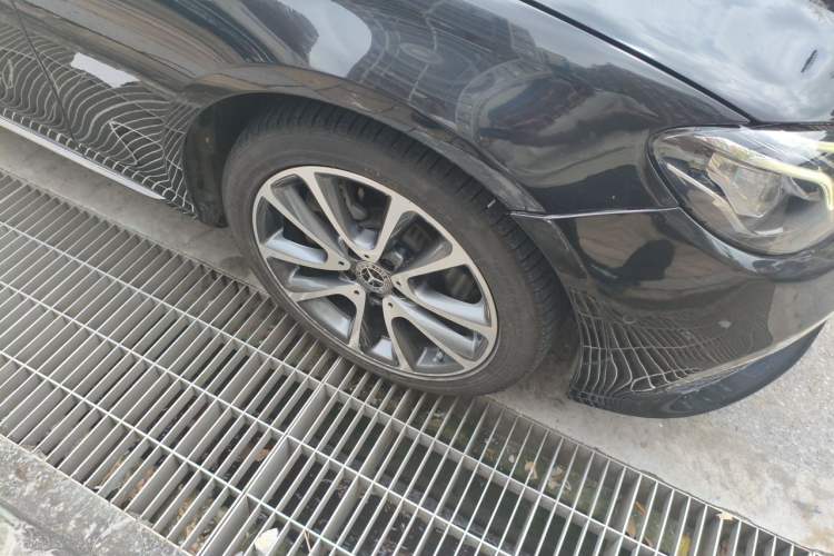 Used Mercedes-Benz E-Class 2019 E 260 L 4MATIC Right Front Wheel Hub