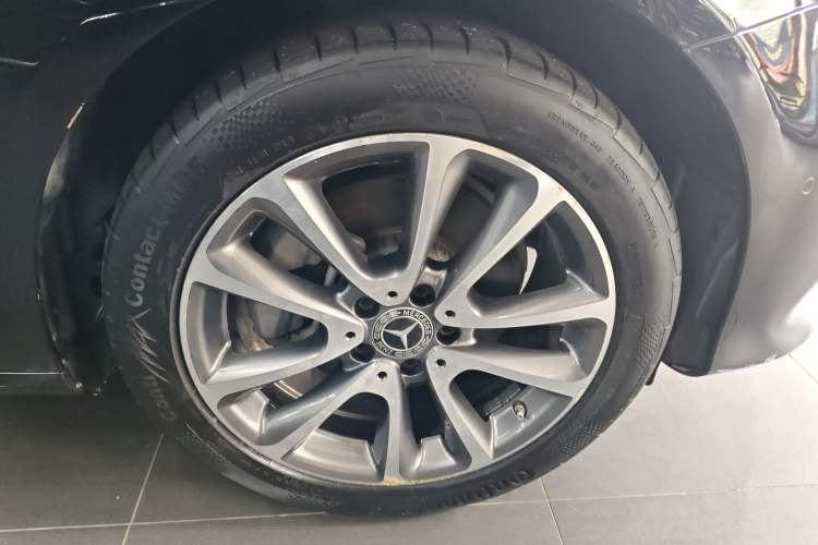 Used Mercedes-Benz E-Class 2019 E 260 L Right Front Wheel Hub