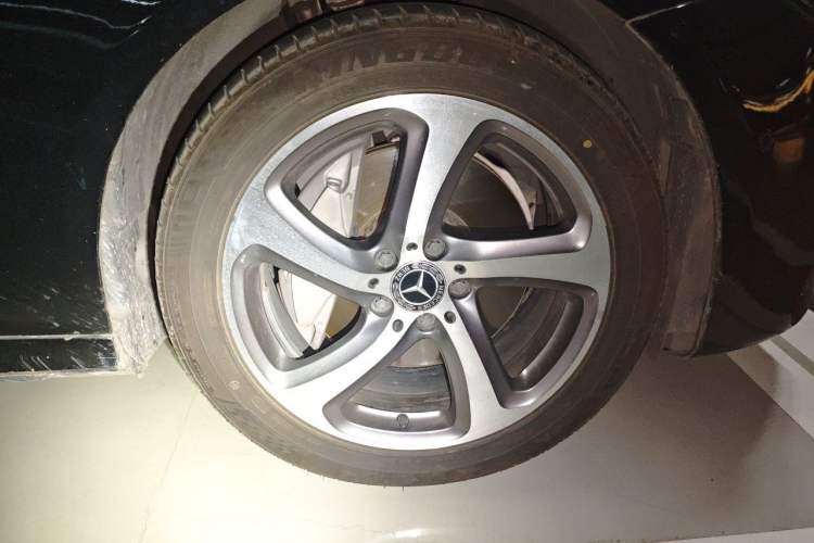 Used Mercedes-Benz E-Class 2019 E 300 L Sporty and Stylish Model Right Front Wheel Hub