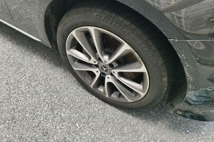 Used Mercedes-Benz E-Class 2019 E 300 L Luxury Model Right Front Wheel Hub