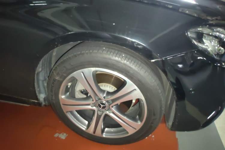 Used Mercedes-Benz E-Class 2019 E 260 L Sport Edition Right Front Wheel Hub