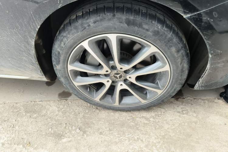 Used Mercedes-Benz E-Class 2019 E 300 L Stylish Model Right Front Wheel Hub