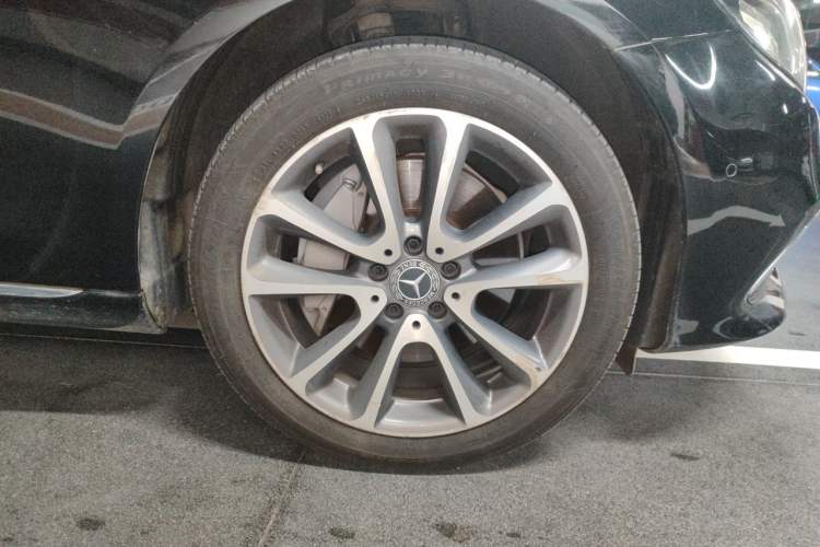 Used Mercedes-Benz E-Class 2019 E 300 L Stylish Model Right Front Wheel Hub