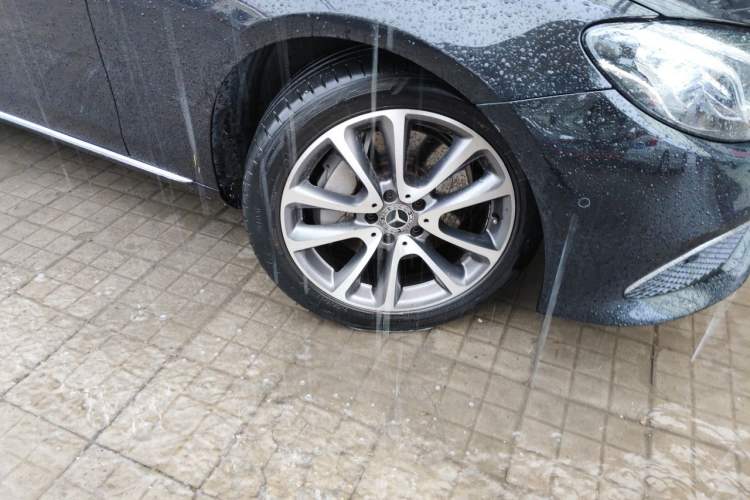 Used Mercedes-Benz E-Class 2019 E 300 L Luxury Model Right Front Wheel Hub