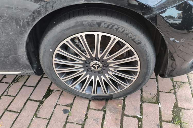 Used Mercedes-Benz E-Class 2019 E 200 L Right Front Wheel Hub