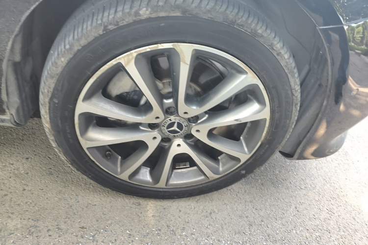 Used Mercedes-Benz E-Class 2019 E 260 L Right Front Wheel Hub