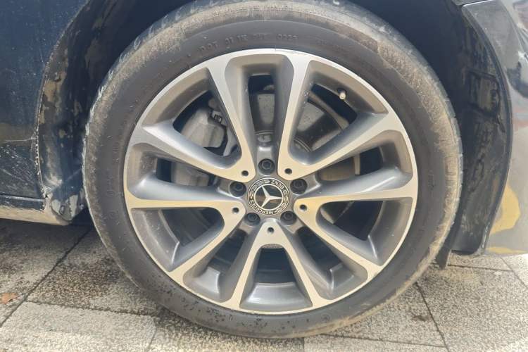 Used Mercedes-Benz E-Class 2019 E 200 L Right Front Wheel Hub