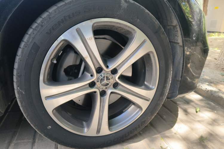 Used Mercedes-Benz E-Class 2019 E 260 L Sport Edition Right Front Wheel Hub
