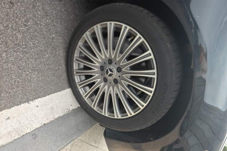 Used Mercedes-Benz E-Class 2019 E 300 L Stylish Model Right Front Wheel Hub