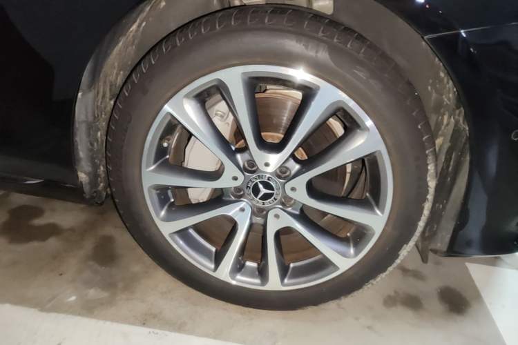 Used Mercedes-Benz E-Class 2019 E 300 L Luxury Model Right Front Wheel Hub