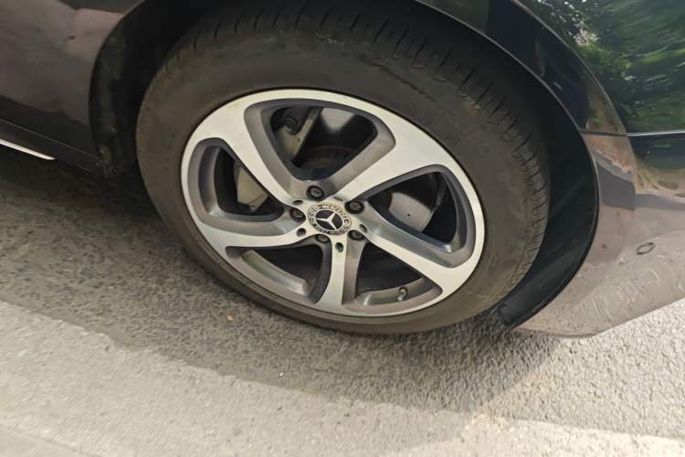 Used Mercedes-Benz E-Class 2019 Restyled E 300 L Sporty and Stylish Edition Right Front Wheel Hub