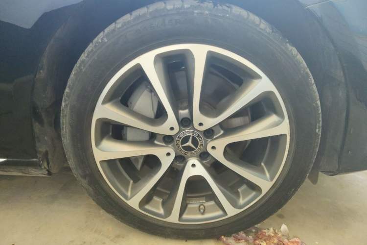 Used Mercedes-Benz E-Class 2019 Facelifted E 300 L Stylish Version Right Front Wheel Hub