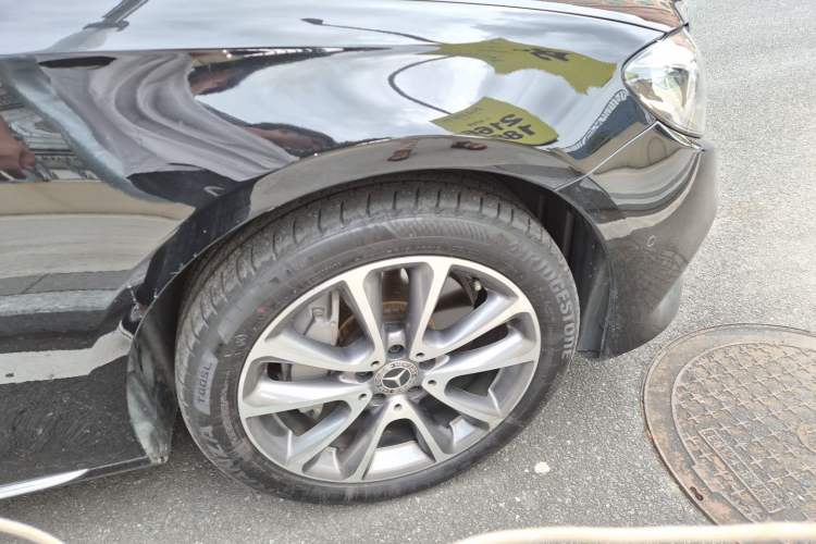 Used Mercedes-Benz E-Class 2019 E 300 L Luxury Model Right Front Wheel Hub