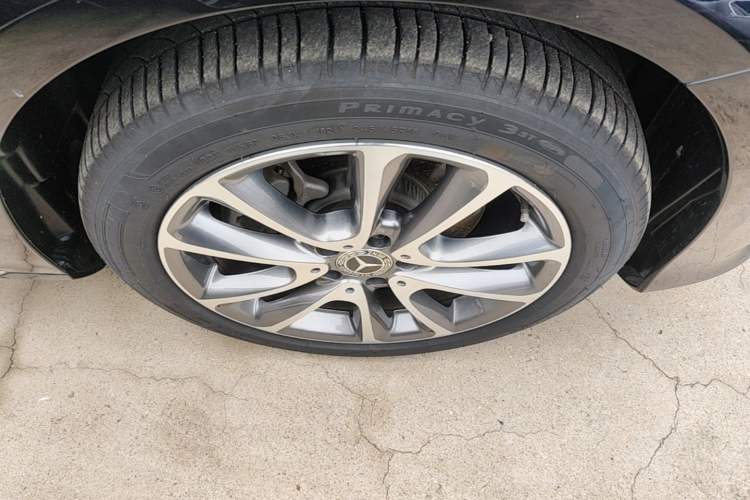 Used Mercedes-Benz E-Class 2019 E 200 L Right Front Wheel Hub