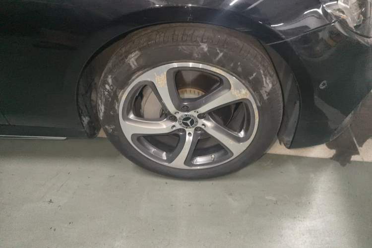 Used Mercedes-Benz E-Class 2019 Restyled E 300 L Sporty and Stylish Edition Right Front Wheel Hub