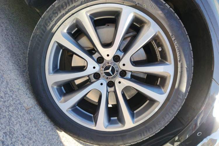 Used Mercedes-Benz E-Class 2019 Restyled E 300 L Luxury Edition Right Front Wheel Hub