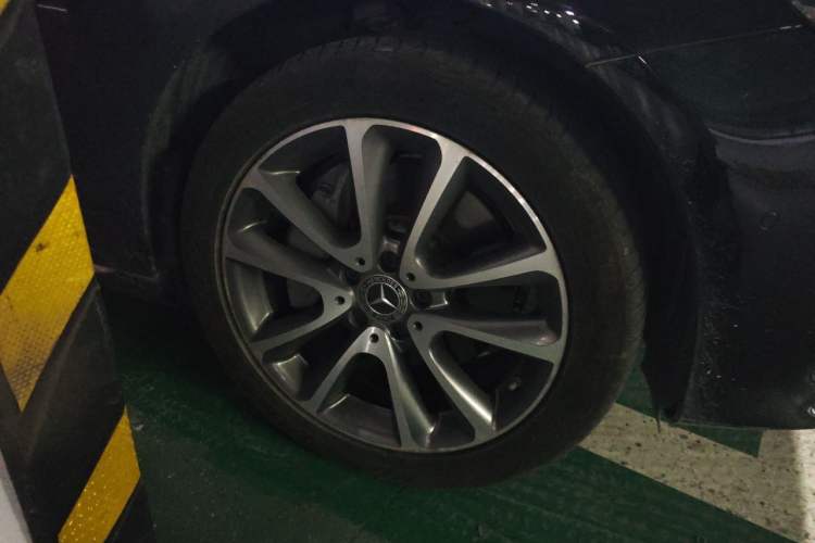 Used Mercedes-Benz E-Class 2019 Restyled E 300 L Luxury Edition Right Front Wheel Hub