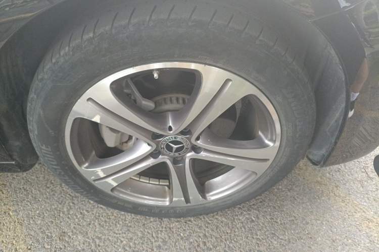 Used Mercedes-Benz E-Class 2019 E 260 L Sport Edition Right Front Wheel Hub